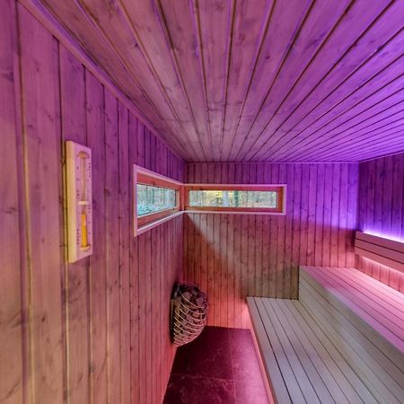 Lodge In Een Bosrijke Omgeving Met Hottub & Sauna Opt Rheezerveen Exterior foto