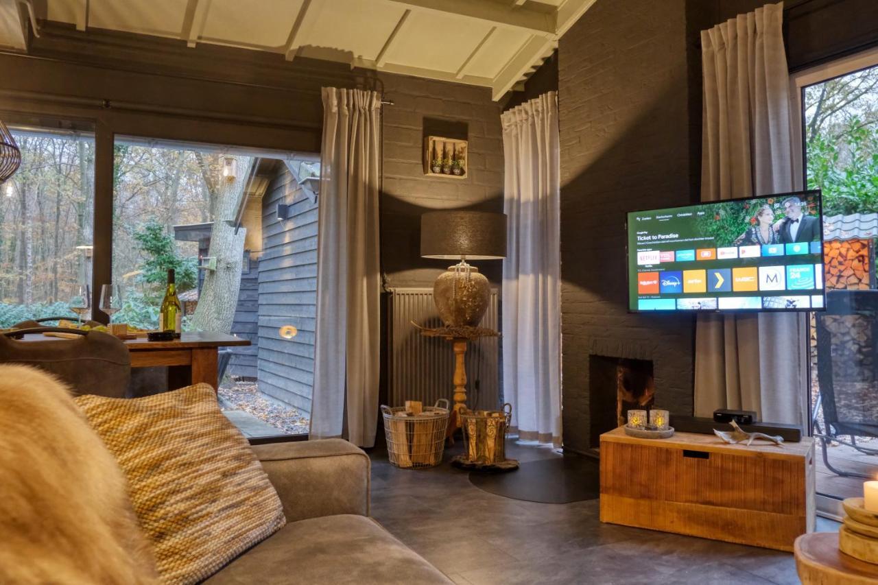 Lodge In Een Bosrijke Omgeving Met Hottub & Sauna Opt Rheezerveen Exterior foto