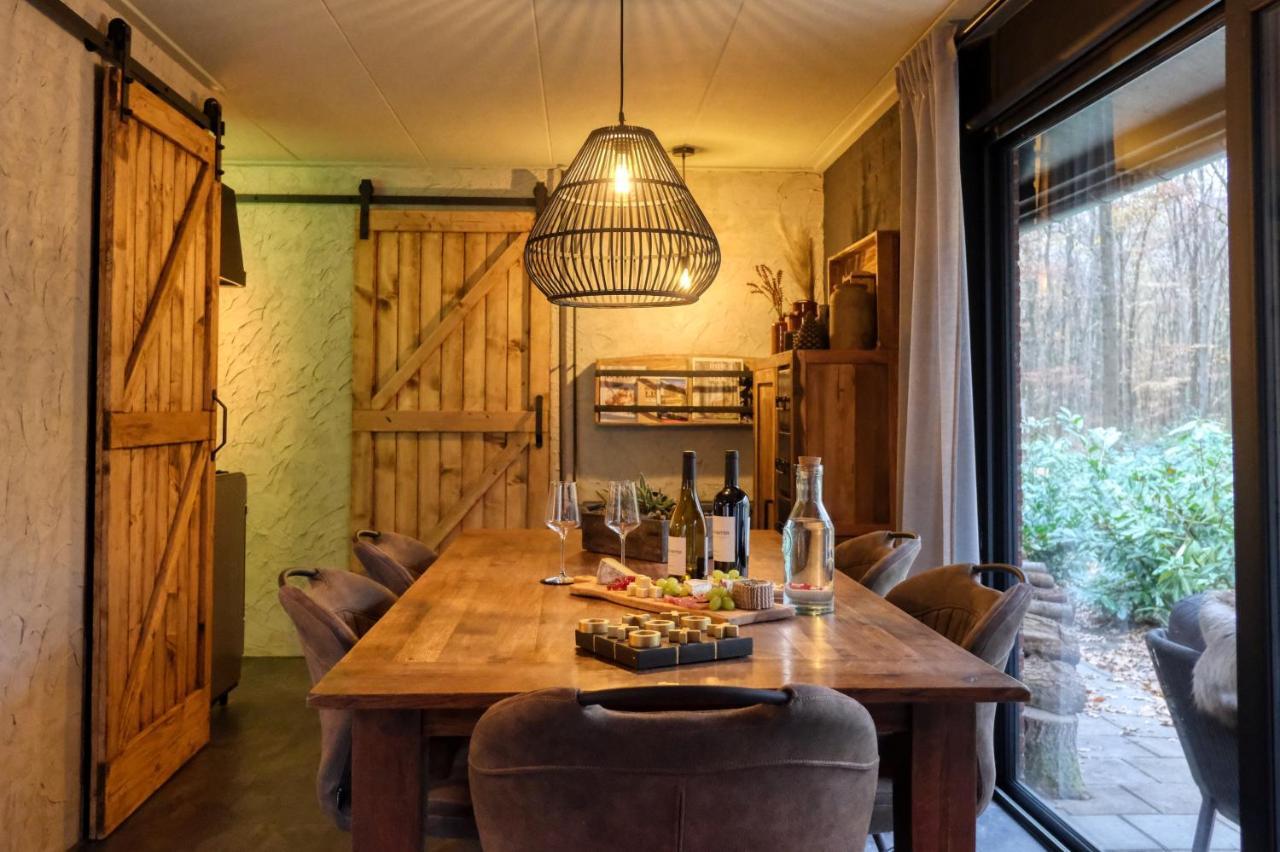 Lodge In Een Bosrijke Omgeving Met Hottub & Sauna Opt Rheezerveen Exterior foto