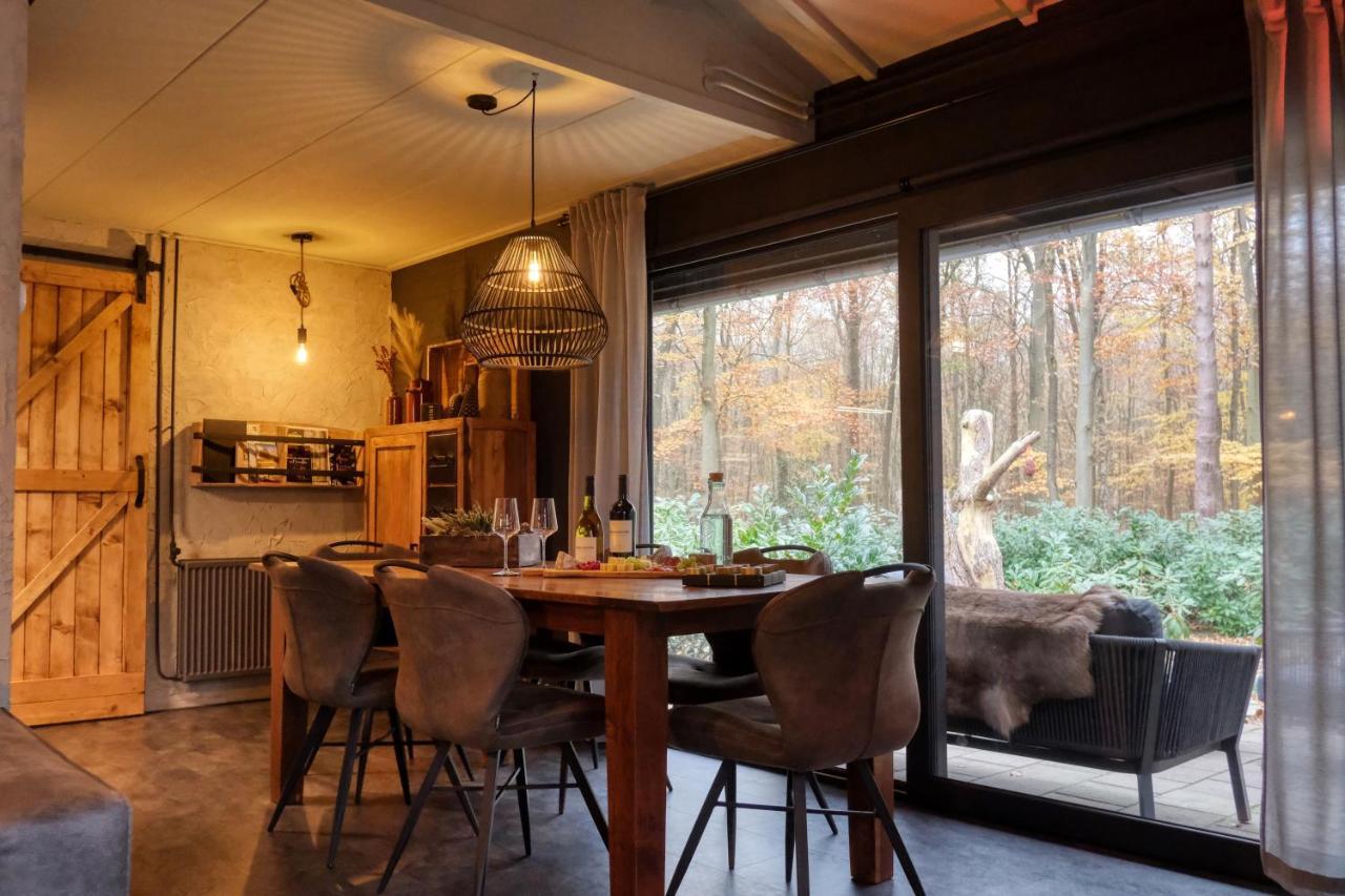Lodge In Een Bosrijke Omgeving Met Hottub & Sauna Opt Rheezerveen Exterior foto