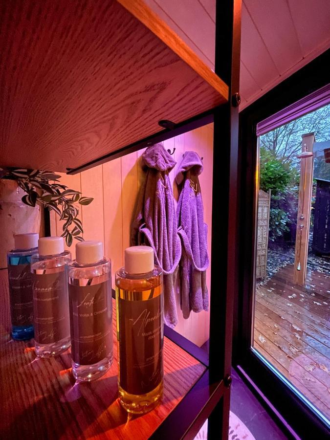 Lodge In Een Bosrijke Omgeving Met Hottub & Sauna Opt Rheezerveen Exterior foto